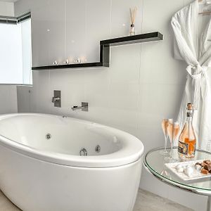 Two-Bedroom King Suite